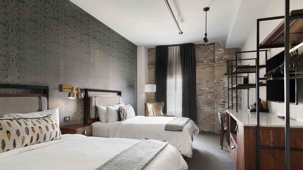 Hewing Room with Two Queen Beds